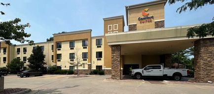 Comfort Suites Exterior