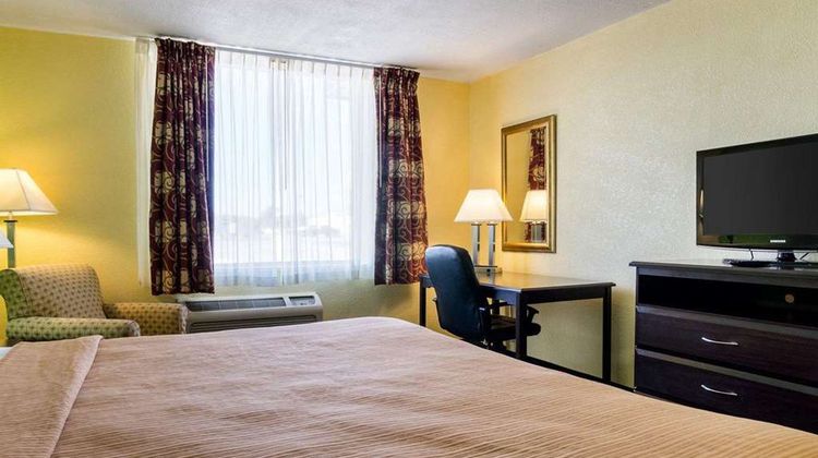 Quality Inn Liberal Room