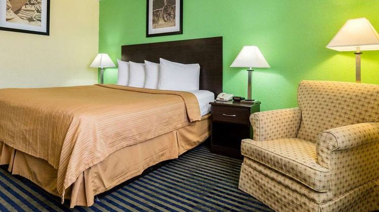 Quality Inn Liberal Room