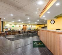 Quality Inn Liberal Lobby