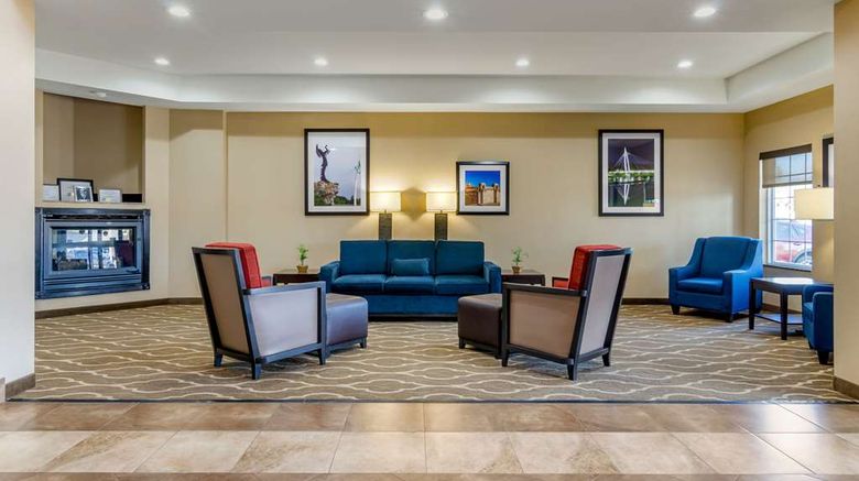 <b>Comfort Inn & Suites Lobby</b>. Images powered by <a href="https://iceportal.shijigroup.com/" title="IcePortal" target="_blank">IcePortal</a>.