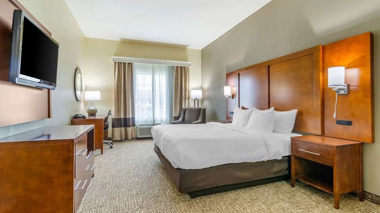 <b>Comfort Inn & Suites Suite</b>. Images powered by <a href="https://iceportal.shijigroup.com/" title="IcePortal" target="_blank">IcePortal</a>.