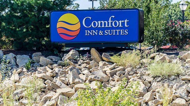Comfort Inn & Suites, Lawrence Exterior