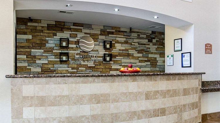 Comfort Inn & Suites, Lawrence Lobby