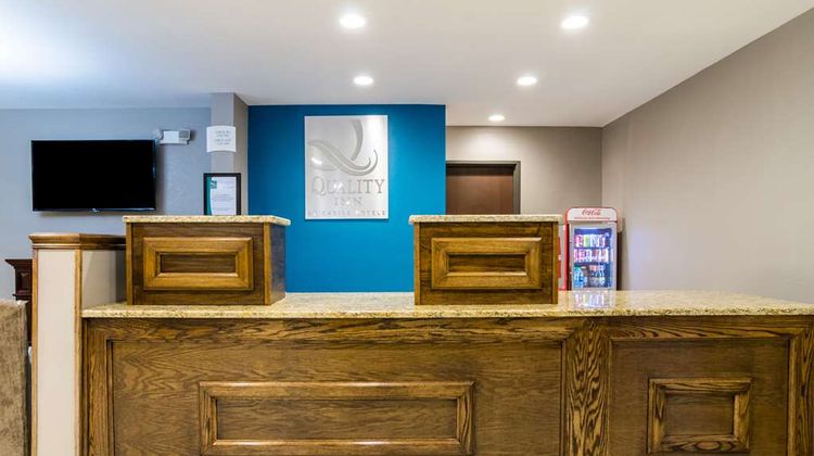 Quality Inn Great Bend Lobby