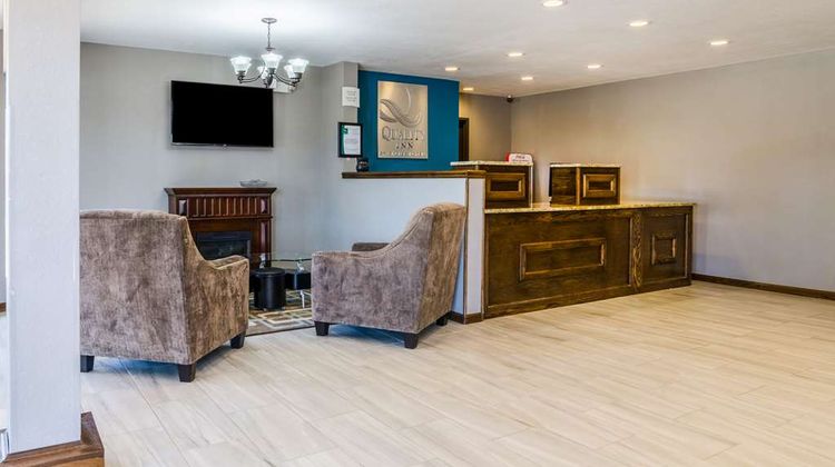 Quality Inn Great Bend Lobby