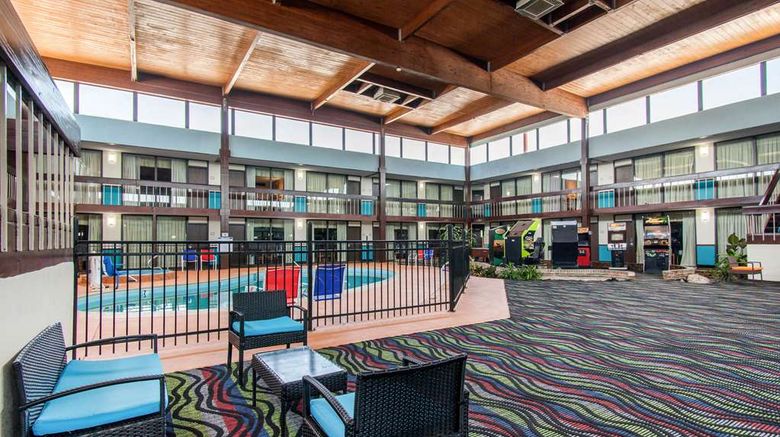 <b>Quality Inn Arkansas City Pool</b>. Images powered by <a href="https://iceportal.shijigroup.com/" title="IcePortal" target="_blank">IcePortal</a>.