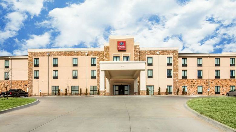 <b>Comfort Suites Dodge City Exterior</b>. Images powered by <a href="https://iceportal.shijigroup.com/" title="IcePortal" target="_blank">IcePortal</a>.