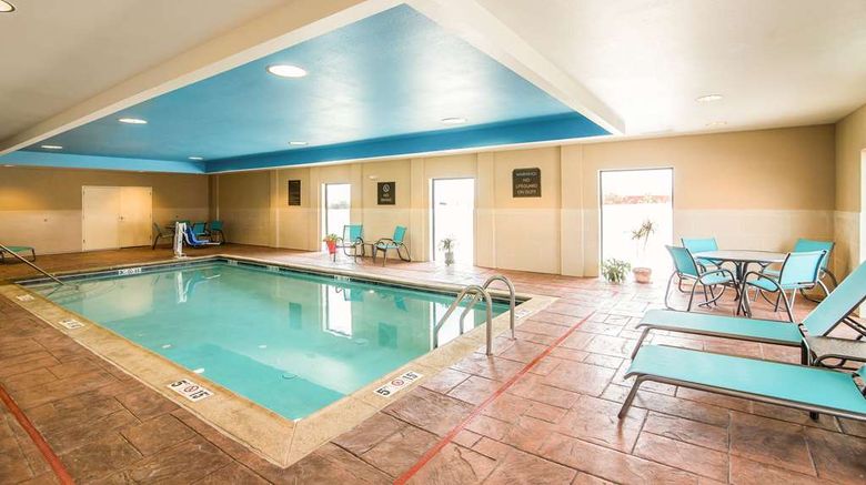 <b>Comfort Suites Dodge City Pool</b>. Images powered by <a href="https://iceportal.shijigroup.com/" title="IcePortal" target="_blank">IcePortal</a>.