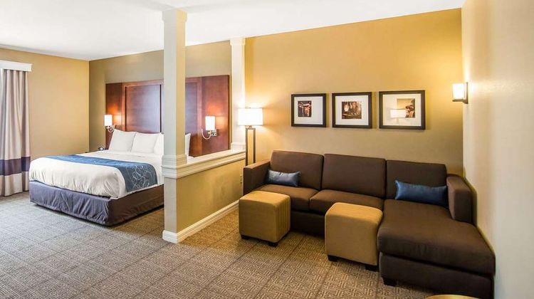 Comfort Suites Dodge City Suite