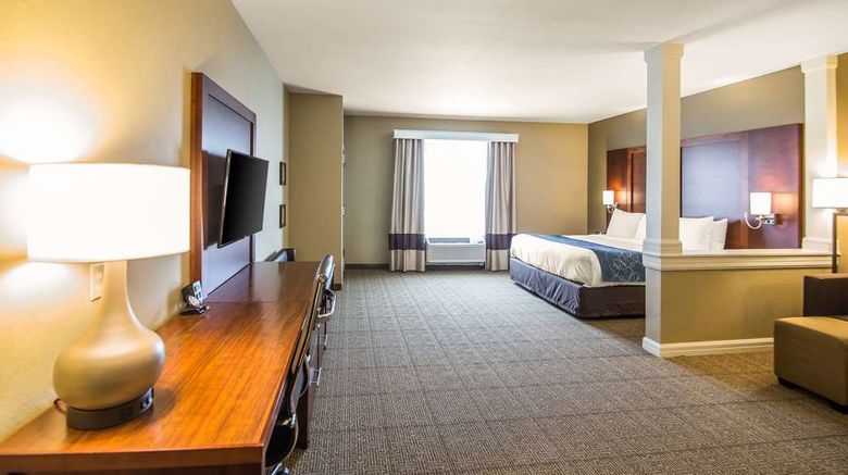<b>Comfort Suites Dodge City Suite</b>. Images powered by <a href="https://iceportal.shijigroup.com/" title="IcePortal" target="_blank">IcePortal</a>.