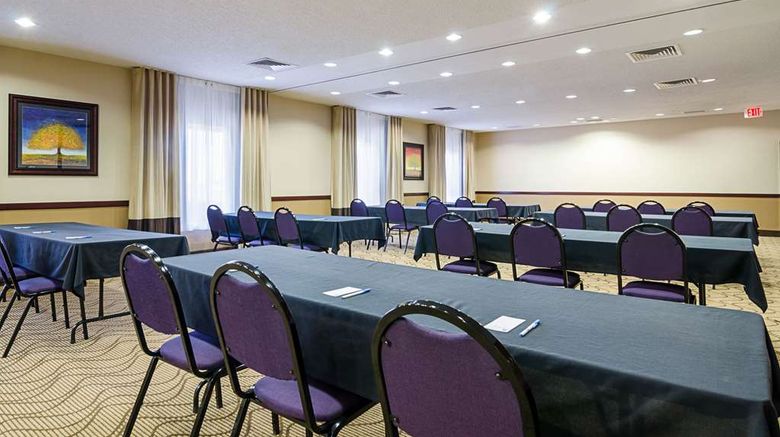 <b>Comfort Inn & Suites Hutchinson Meeting</b>. Images powered by <a href="https://iceportal.shijigroup.com/" title="IcePortal" target="_blank">IcePortal</a>.