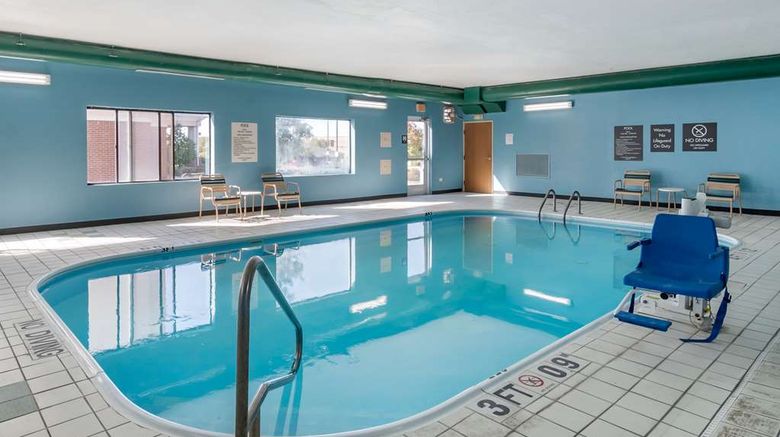 <b>Comfort Inn & Suites Pool</b>. Images powered by <a href="https://iceportal.shijigroup.com/" title="IcePortal" target="_blank">IcePortal</a>.