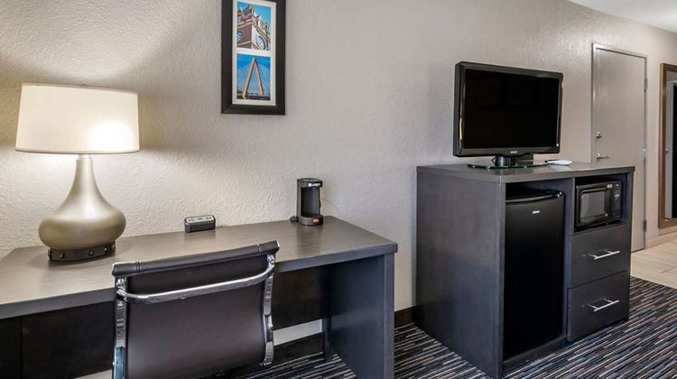 Comfort Inn & Suites Room