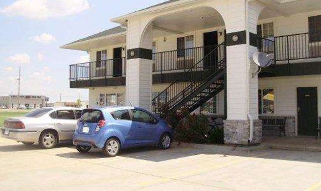Rodeway Inn Goddard Exterior
