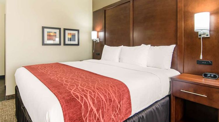 Comfort Inn & Suites Independence Room