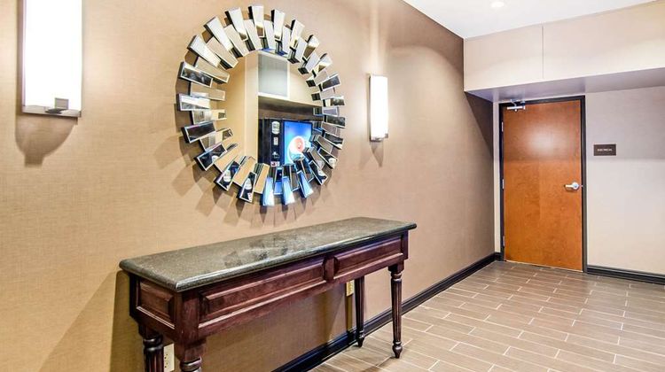 Comfort Inn & Suites Independence Lobby