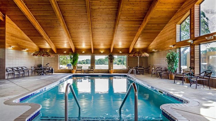 Rodeway Inn of Hesston Pool