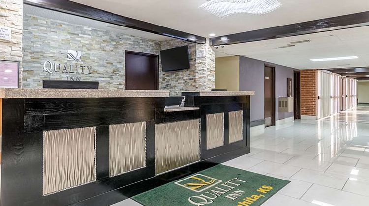Quality Inn South Lobby