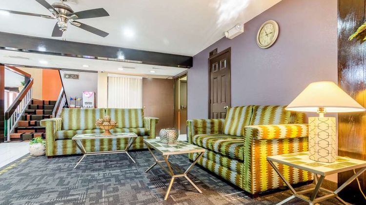 Quality Inn South Lobby