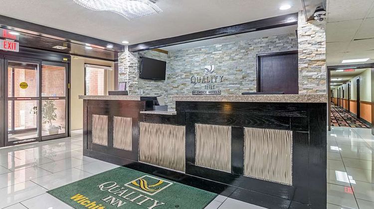 Quality Inn South Lobby