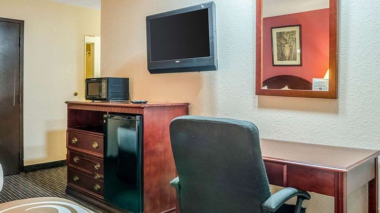 Quality Inn South Room