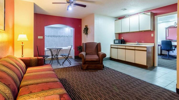 Quality Inn South Suite