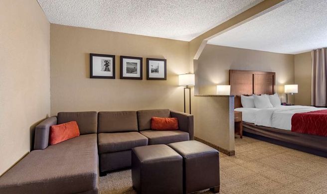 Comfort Inn and Suites Hays Room