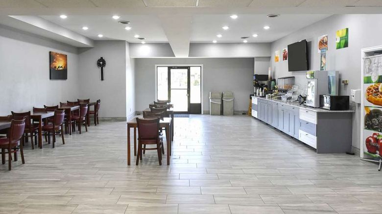 <b>Quality Inn and Suites Brooks Restaurant</b>. Images powered by <a href="https://iceportal.shijigroup.com/" title="IcePortal" target="_blank">IcePortal</a>.