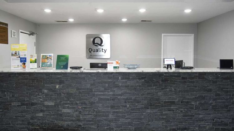 Quality Inn and Suites Brooks Lobby