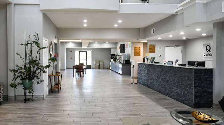 <b>Quality Inn and Suites Brooks Lobby</b>. Images powered by <a href="https://iceportal.shijigroup.com/" title="IcePortal" target="_blank">IcePortal</a>.