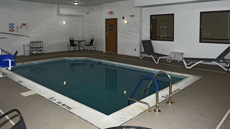 Quality Inn and Suites Brooks Pool