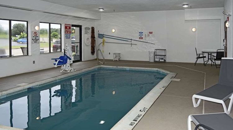 Quality Inn and Suites Brooks Pool