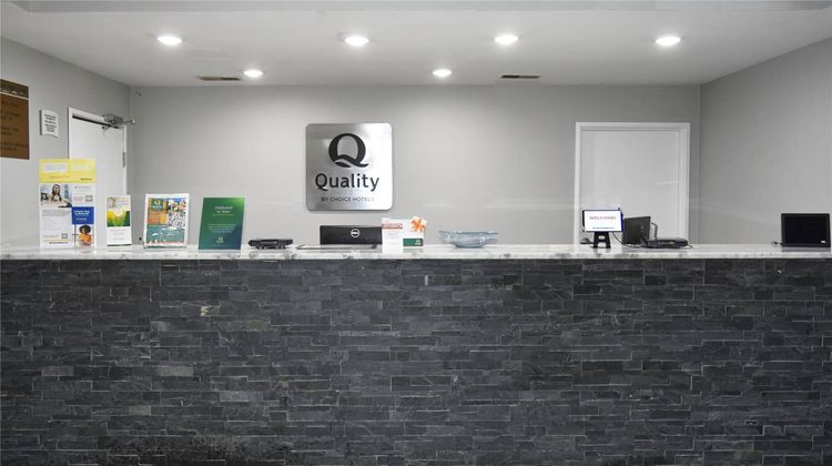 Quality Inn and Suites Brooks Lobby