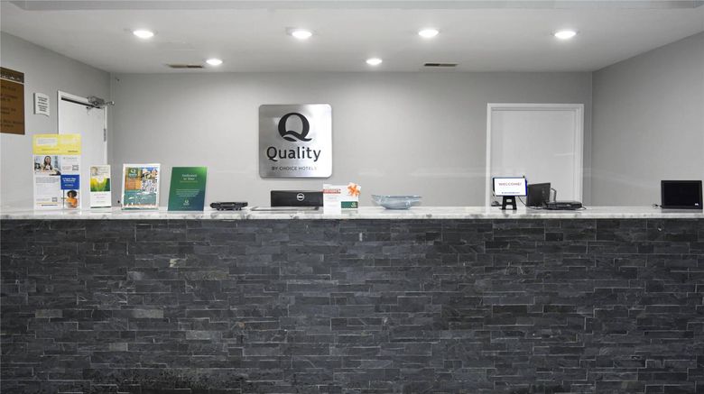 <b>Quality Inn and Suites Brooks Lobby</b>. Images powered by <a href="https://iceportal.shijigroup.com/" title="IcePortal" target="_blank">IcePortal</a>.