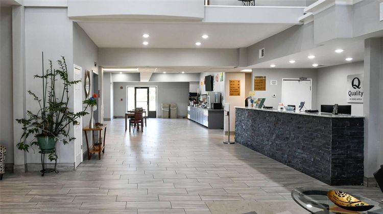 Quality Inn and Suites Brooks Lobby