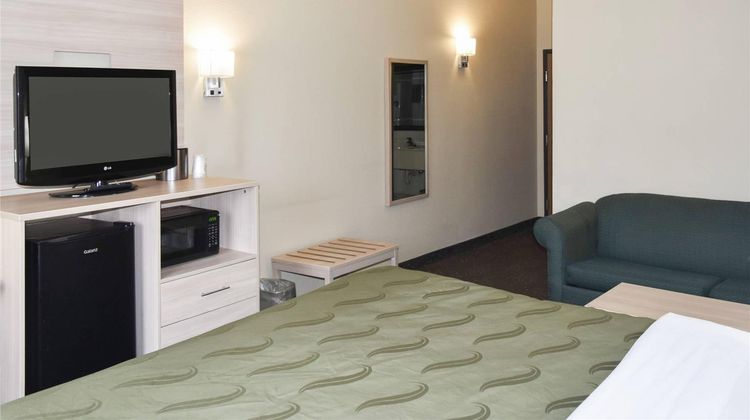 Quality Inn and Suites Brooks Room
