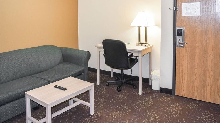 Quality Inn and Suites Brooks Room