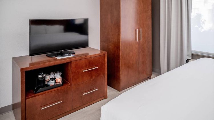 Comfort Suites Room