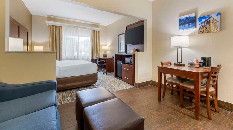 Comfort Suites Suite