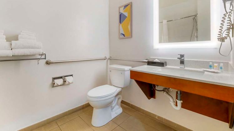 Comfort Suites Room