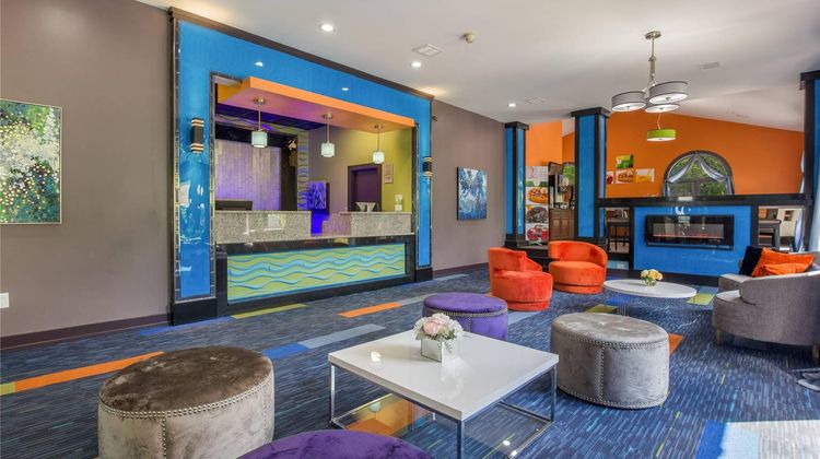 Quality Inn London North Lobby