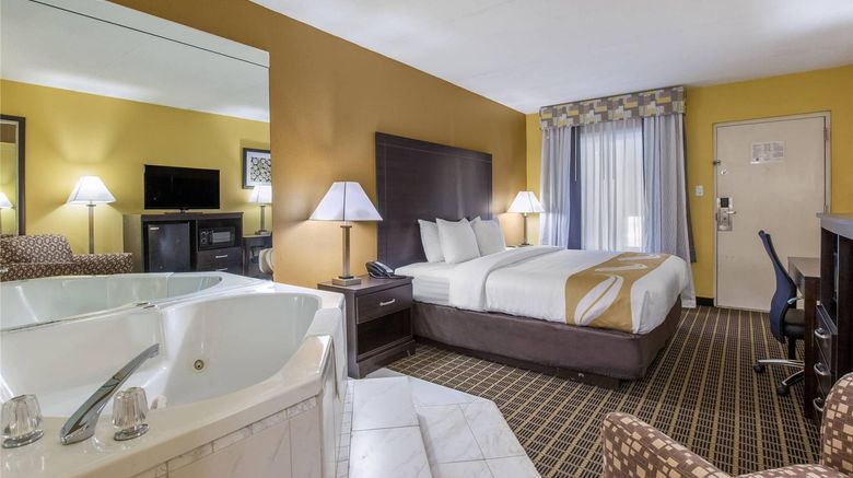 <b>Quality Inn London North Room</b>. Images powered by <a href="https://iceportal.shijigroup.com/" title="IcePortal" target="_blank">IcePortal</a>.