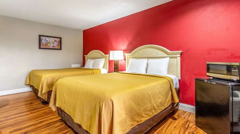 <b>Econo Lodge Room</b>. Images powered by <a href="https://iceportal.shijigroup.com/" title="IcePortal" target="_blank">IcePortal</a>.