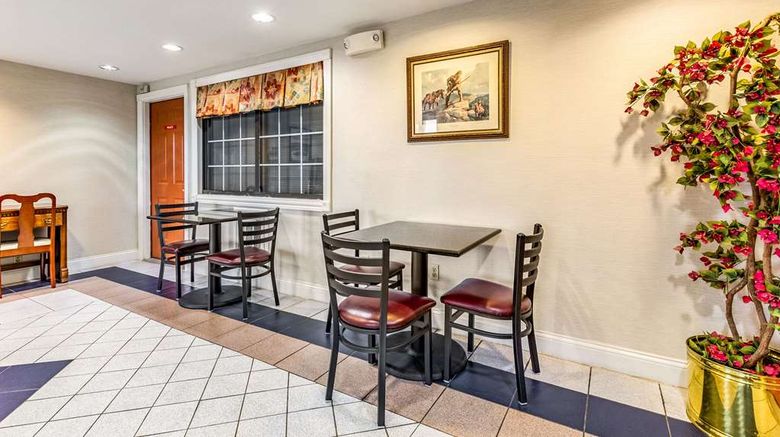 <b>Econo Lodge Lobby</b>. Images powered by <a href="https://iceportal.shijigroup.com/" title="IcePortal" target="_blank">IcePortal</a>.