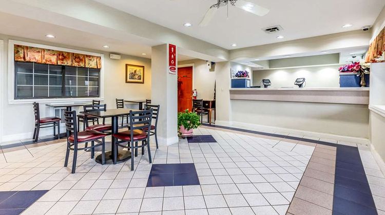 Econo Lodge Lobby