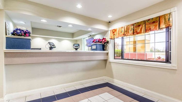 Econo Lodge Lobby