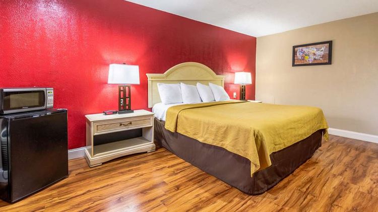 Econo Lodge Room