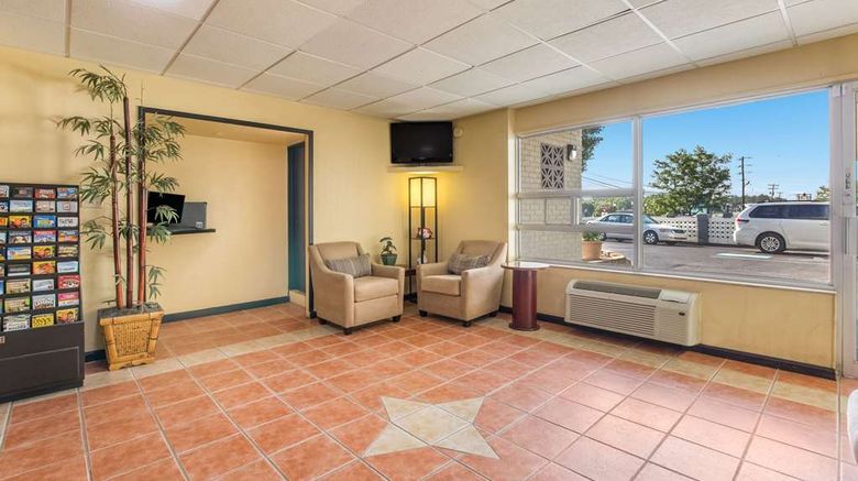 <b>Econo Lodge Fort Knox/Radcliff Lobby</b>. Images powered by <a href="https://iceportal.shijigroup.com/" title="IcePortal" target="_blank">IcePortal</a>.
