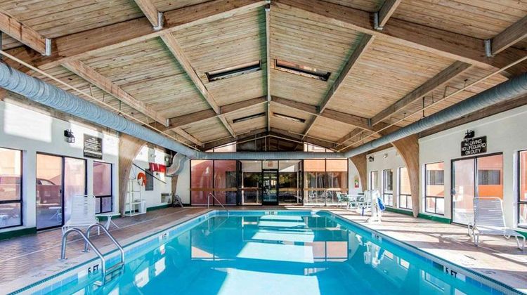 Comfort Suites London Pool